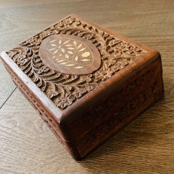 Vintage Hand Carved Wooden And Inlaid Trinket Box From India - Picture 8 of 9